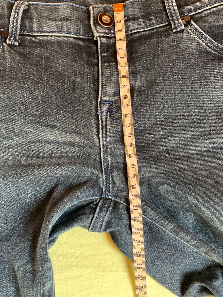 Original ARMANI Jeans, slim, Gr 34/36, neuwertig in Mering