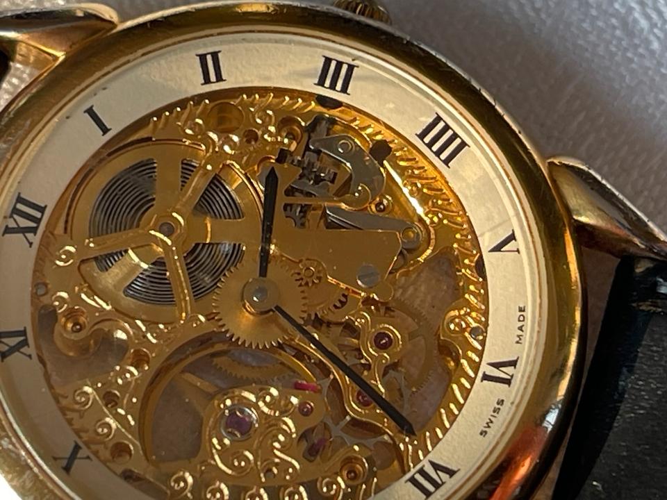 Schweizer Damenuhr Skelettiert 34 mm Kaliber Peseux Handaufzug in Brandis