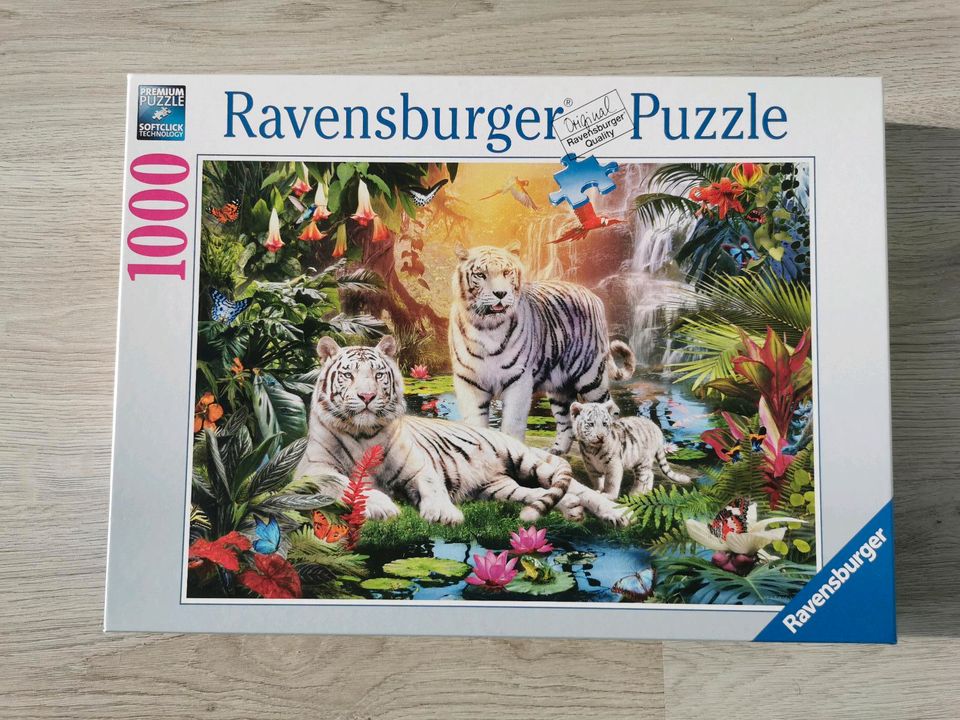 Ravensburger Puzzle 1000er - Die Familie der Weißen Tiger in Willich