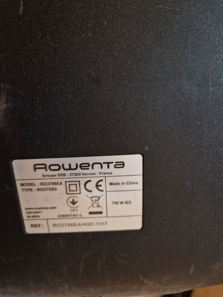 Rowenta PowerPro Active Beutelloser Staubsauger RO3786EA in Leezen