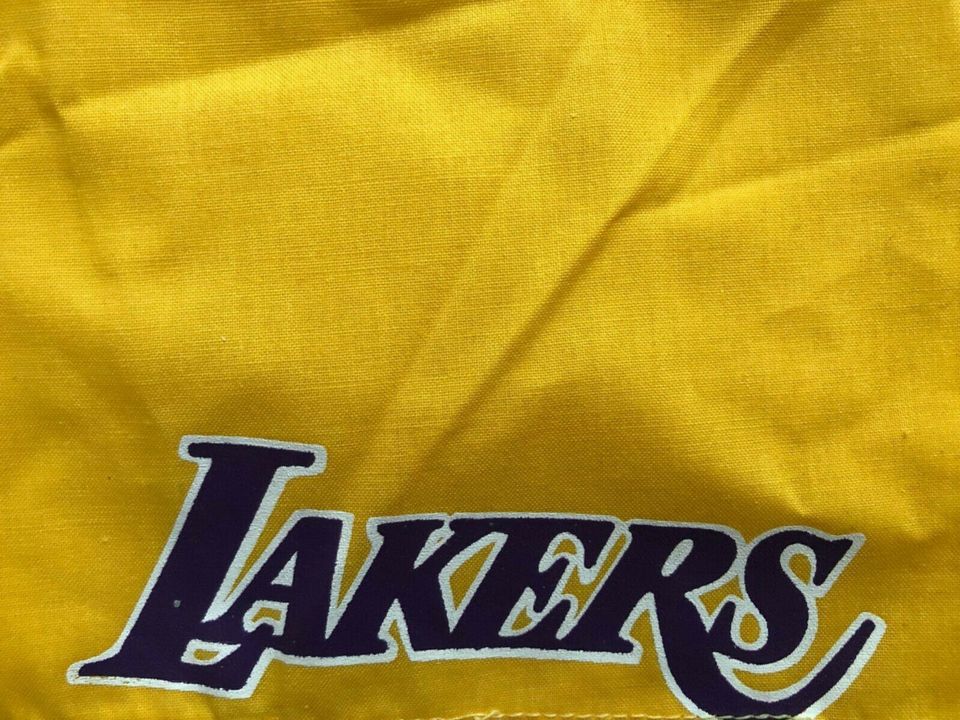 SHORTS- KURZE HOSE- LAKERS- NBA- RETRO- VINTAGE- 80er- NAGELNEU!! in Rot am See