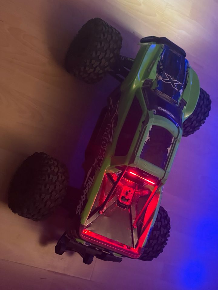 Traxxas Xmaxx 8s RC Auto mit Akkus 4 Stück Brainergy  8200mah in Würzburg