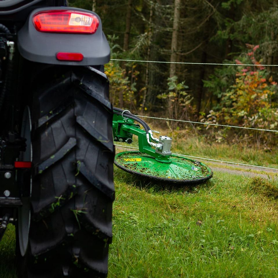 Zaunmäher Mähwerk Traktor Trommelmähwerk Kantenmäher Frontanbau in Erfurt