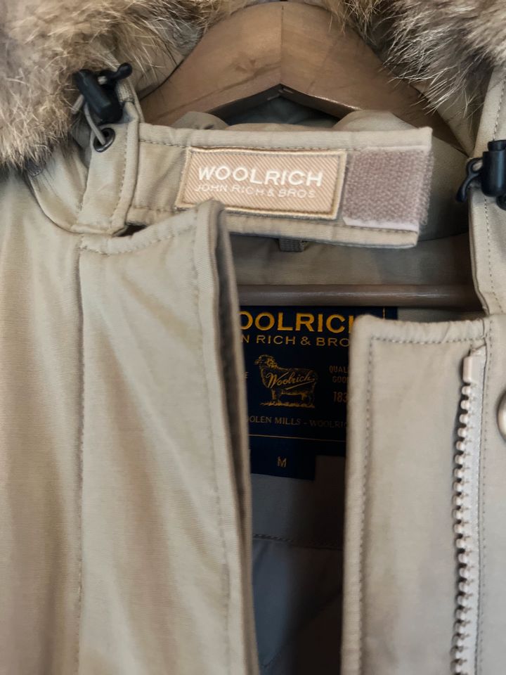 Woolrich Daunenparka, NEW / Mantel  / Jacke Gr. M, beige in Ravensburg