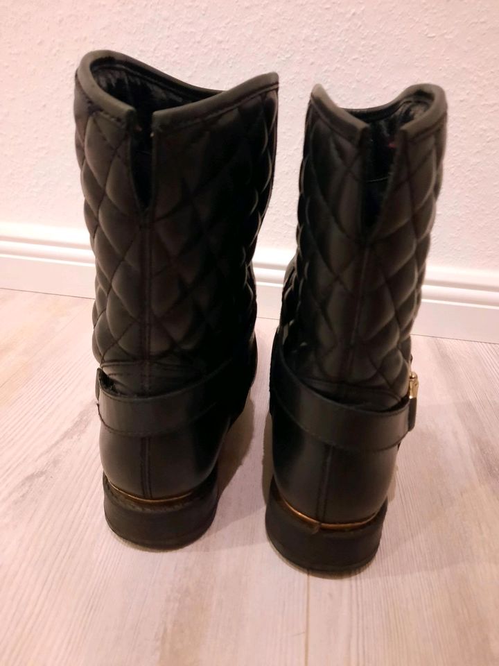 Schwarze Biker Boots / Stiefel in Gr. 39 von Saturn in Halstenbek