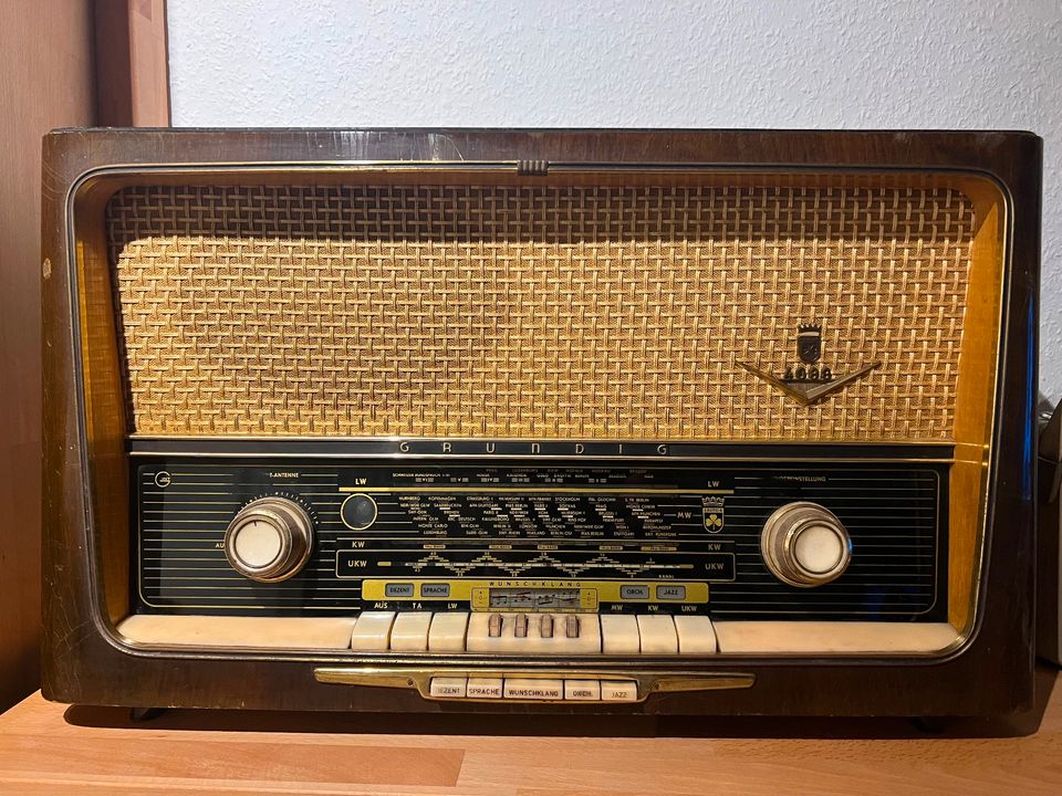 Suche: Sachkundigen Röhren - Radio, Reparatur. Angebot: in Schlangen