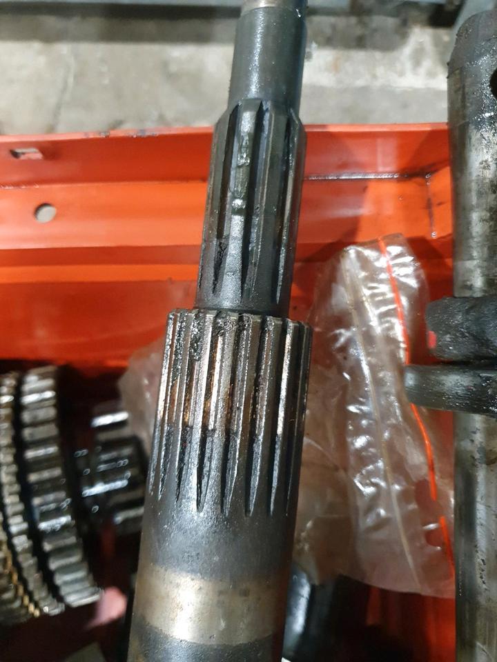 Ihc Case-IH Getriebeteile B-Fam*554*644*744*844*844-S*743*745 in Straelen