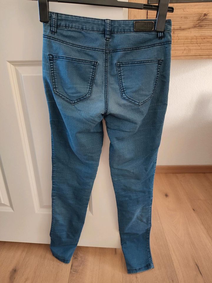 Damenjeans Vero Moda in Niedereschach