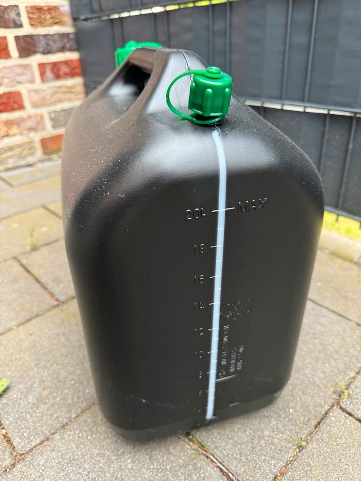 20 Liter Benzinkanister mit Anzeige / wie neu in Herten