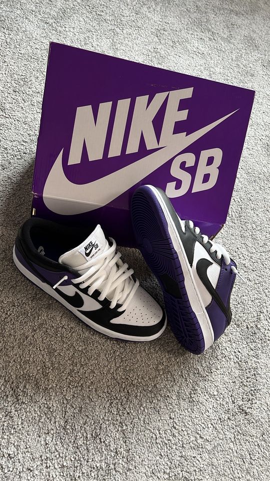 Nike SB Dunk Low Pro Court Purple Gr. 43 in Bad Arolsen