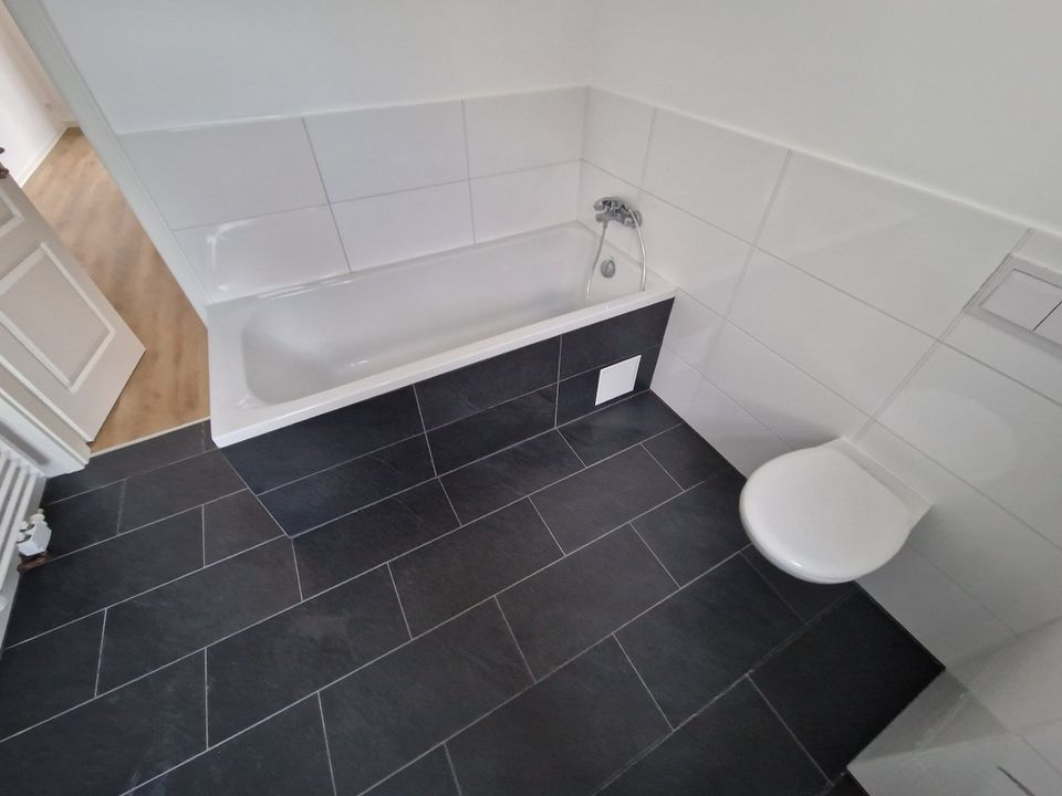 Frisch sanierte helle 3 Raumwohnung + Badewanne in Auerbach (Vogtland)