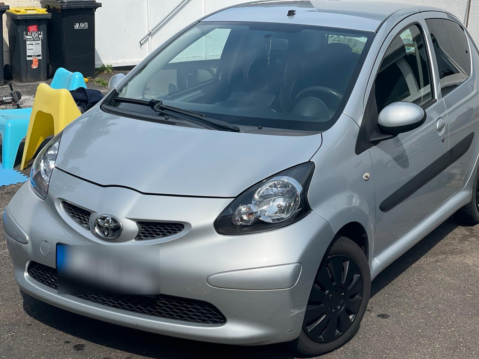 Abbildung des Autos Toyota Aygo Cool mit Car…