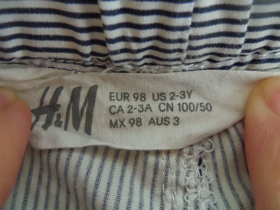 H&M Jungen Shorts Gr. 98 (2-3Y) kurze Hose blau-weiß gestreift in Plankstadt
