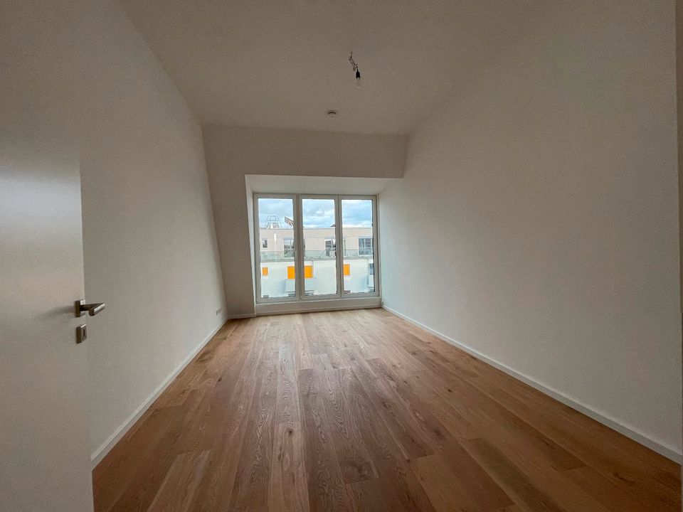 gemütliches großzügiges Dachgeschoss ideal für Singles mit Loftfeeling, eigener Dachterrasse und EBK nahe Arnimplatz in Berlin