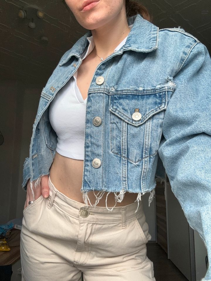 Jeansjacke cropped s zara risse Sommer Frühling übergangsjacke in Saarbrücken