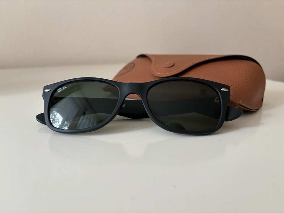 Ray Ban New Wayfarer Matt (RB2132) in München