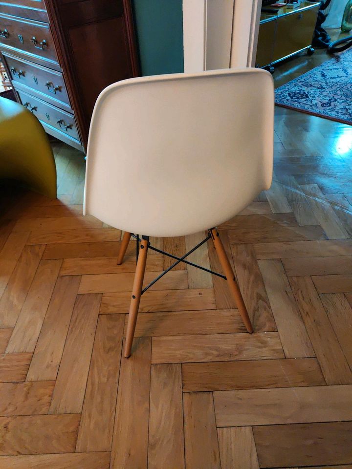 Original Eames Plastic Side Chair, DSW Stuhl in Boppard