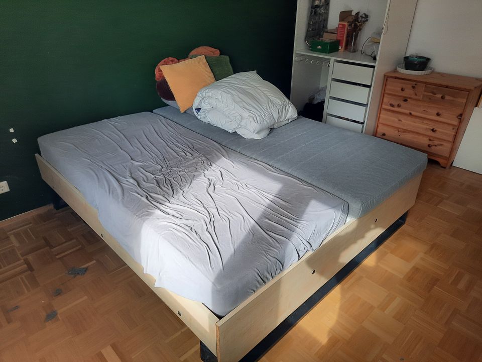 Doppelbett 180x200 inkl Lattenroste in Frankfurt am Main