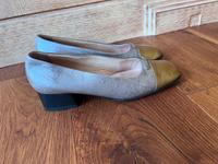 Peter Kaiser: silbern/goldener Schuh mit kleinem Absatz Niedersachsen - Giesen Vorschau