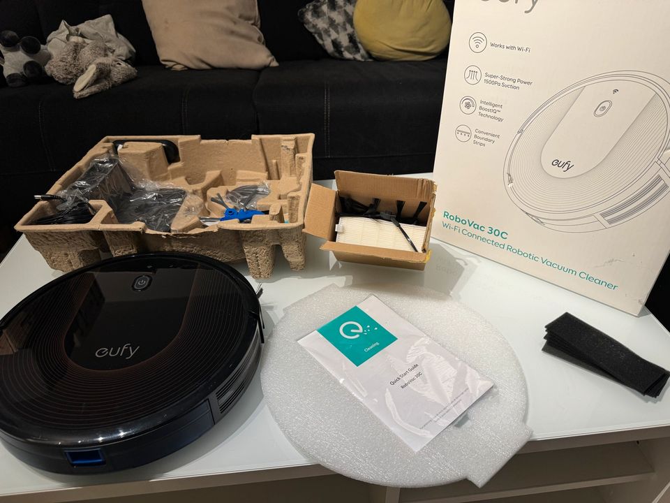 Eufy RoboVac 30c Saugroboter inkl. Zubehör und UVP in Quickborn