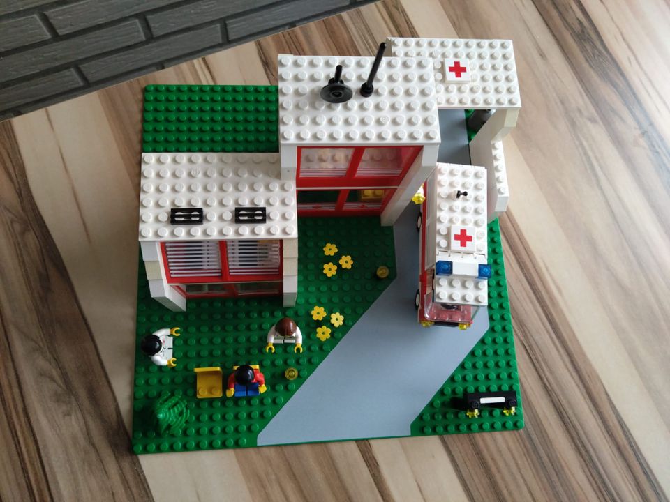 Lego Krankenhaus 6380 mit 6523 in Bremerhaven