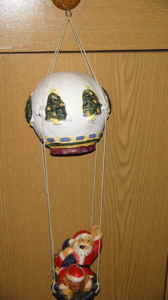 alter Weihnachtsschmuck Weihnachtsmann Hängefigur Ballon Keramik in Steina