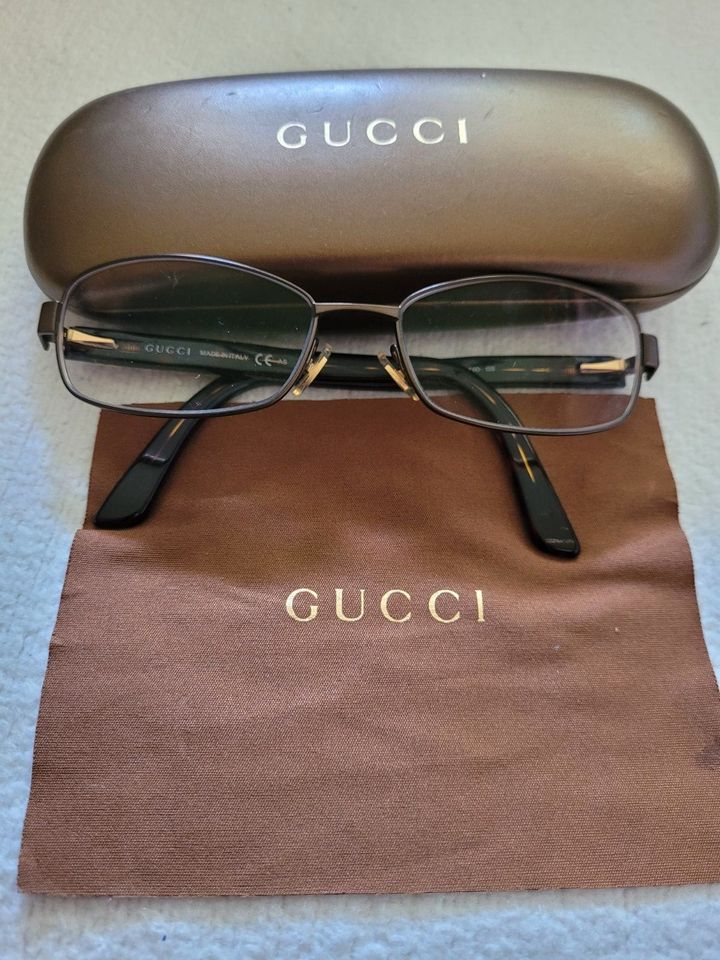 Gucci Brille mit Brillentuch und -etui, sehr schön in Bielefeld