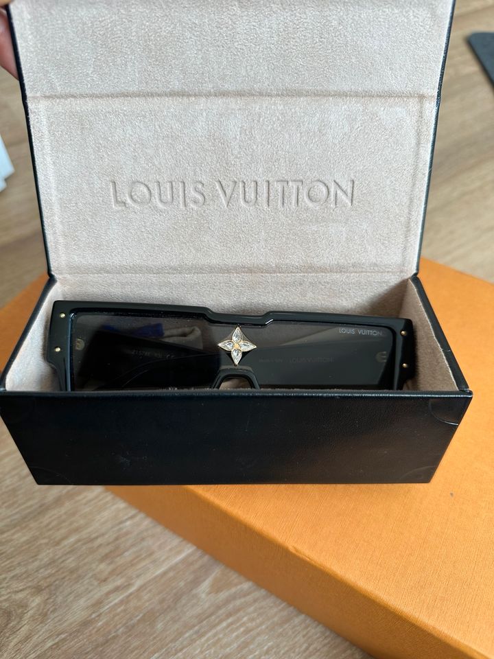 Louis Vuitton Sonnenbrille in Hamburg