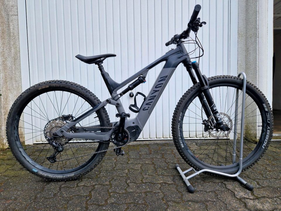 Canyon Neuron 8.0 Fully E-Bike in stealth grau und Größe L in Kierspe