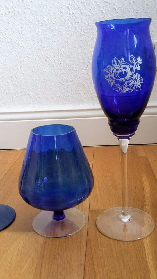 diverse Vasen - blau eingefärbtes Glas in Berlin