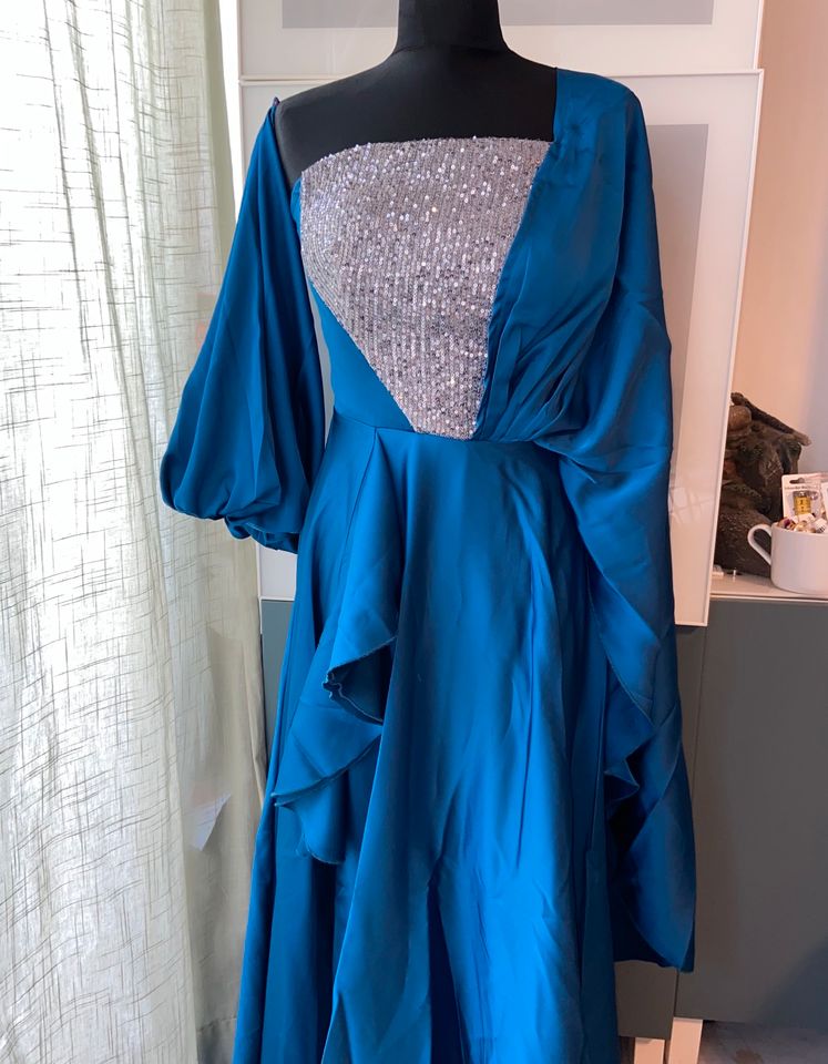 Hochzeitskleid/ Satin Kleid / Abendkleid / Arabisches Kleid in Hamburg