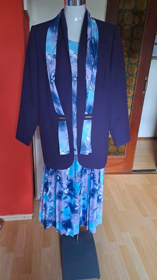 Damen Set Outfit Gr.L , lila, Blumen , Rock ,Blazer , Top in Oberlungwitz