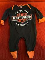 Harley Davidson Baby Body und Mütze 0-3 Monate Sachsen - Neundorf  Vorschau