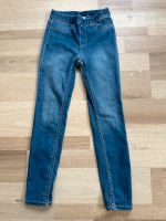 Neu H&M Jeans eng stretchig 128 Treggings Leggings Jeggings Nordrhein-Westfalen - Detmold Vorschau