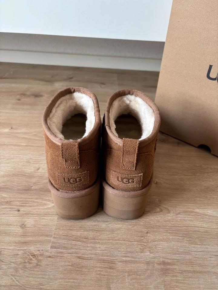 UGG Ultra Mini Platform Boots Stiefel Chestnut 38 mit OVP in Kirchlengern