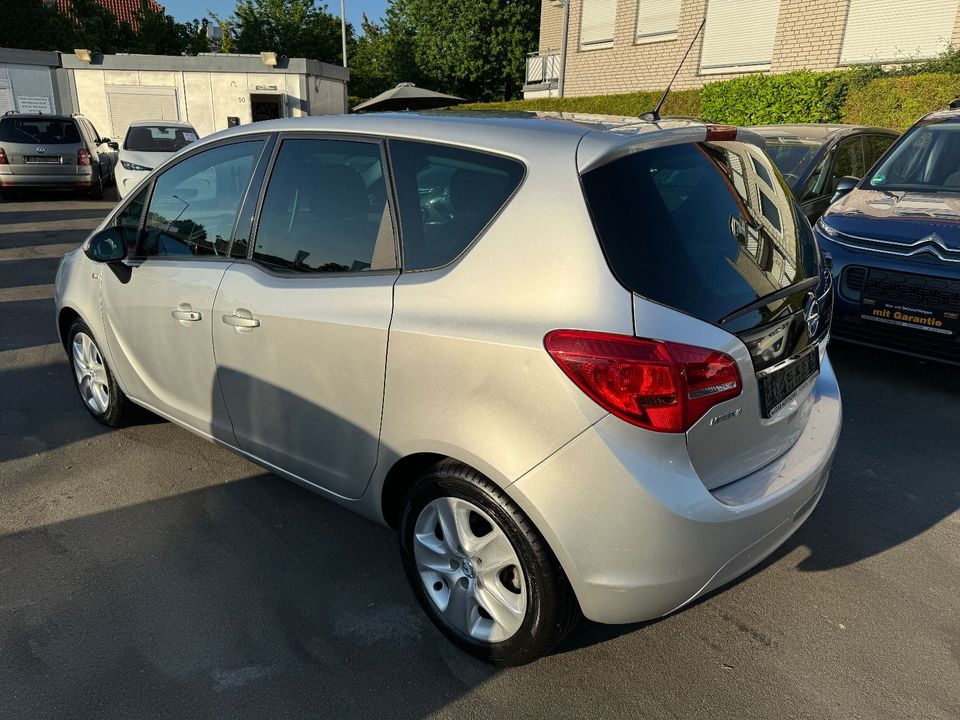 Opel Meriva B Design Edition in Paderborn