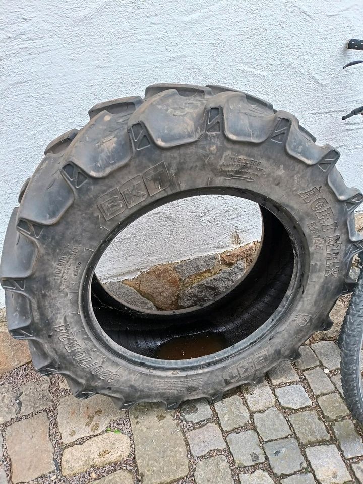 Schlepper Traktor Reifen abzugeben in Cham