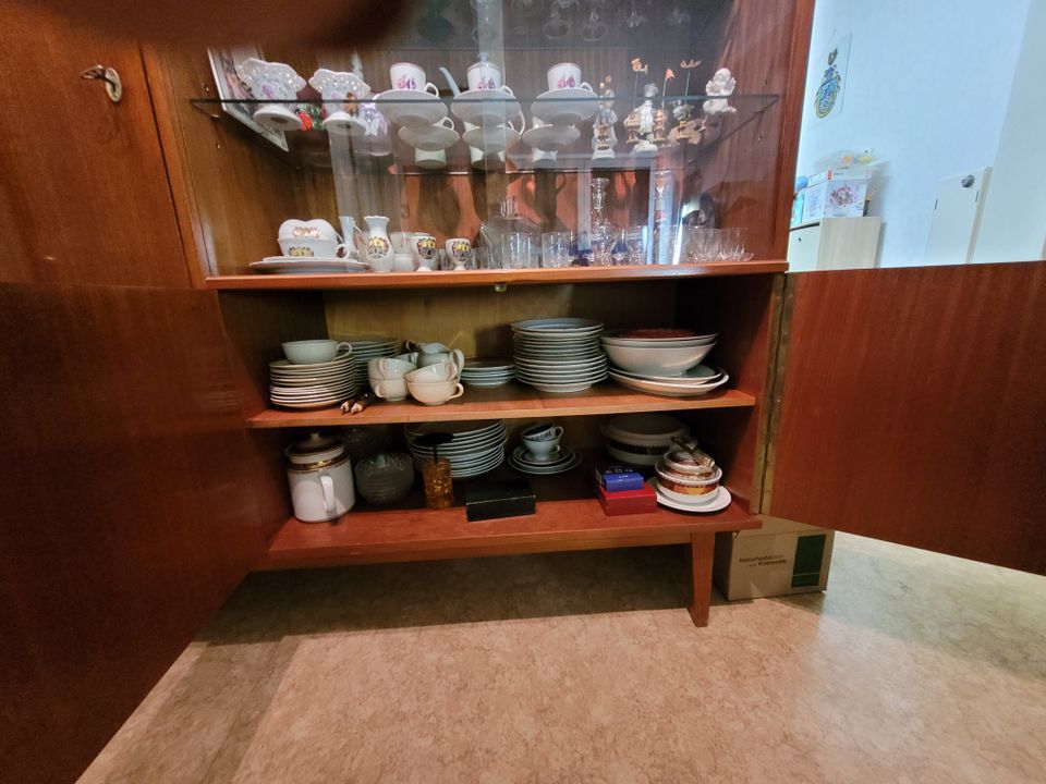 Vintage Stubenschrank von meiner Oma in Floh-Seligenthal