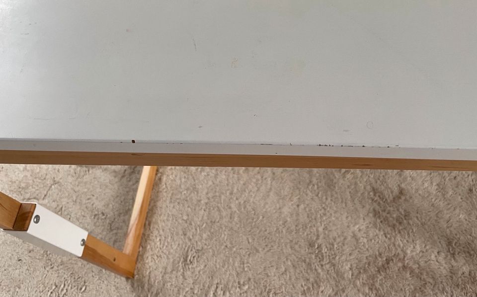 Schreibtisch/Kinderschreibtisch 100x60 cm, weiß/Holz mit Lampe in Molfsee