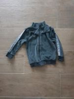 Graue Jacke nicki Stoff mit Reißverschluss und Rüschen 104 Kr. Dachau - Röhrmoos Vorschau