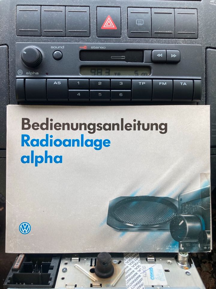 Oldtimer VW Alpha 4 Autoradio OE 1H035156 in Langwedel