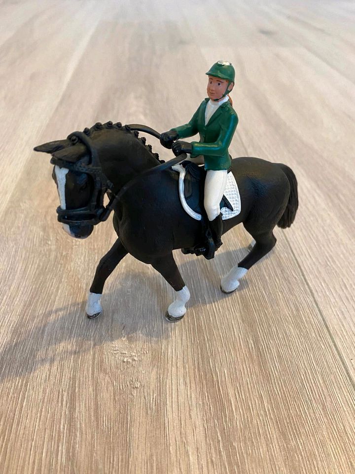 Schleich Springreiterin mit Pferd 42358 in Rannungen