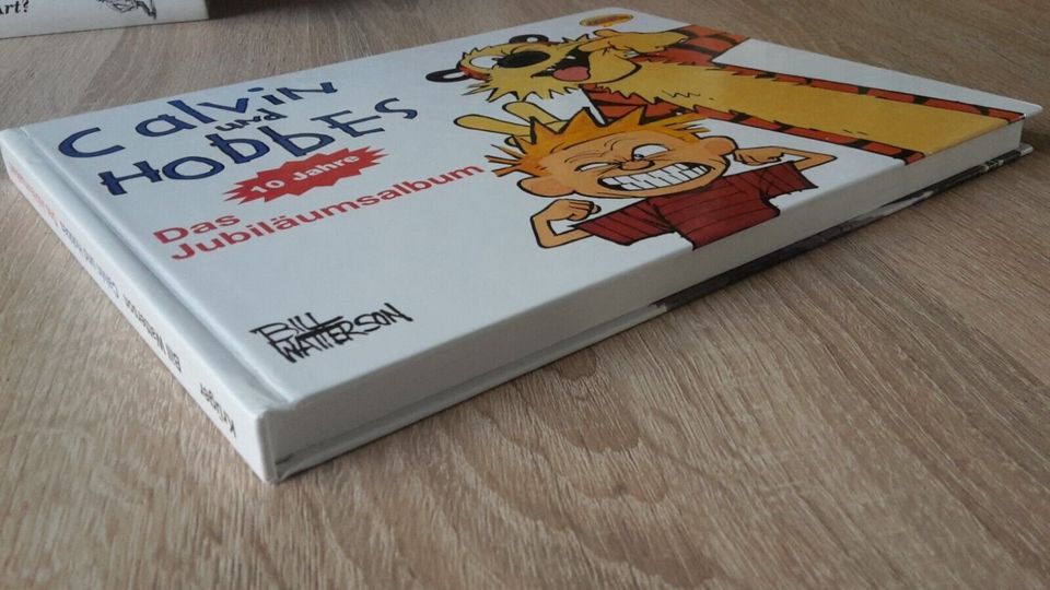 Calvin und Hobbes - 10 Jahre Jubiläumsalbum Zustand 1 HC von 1999 in Hameln