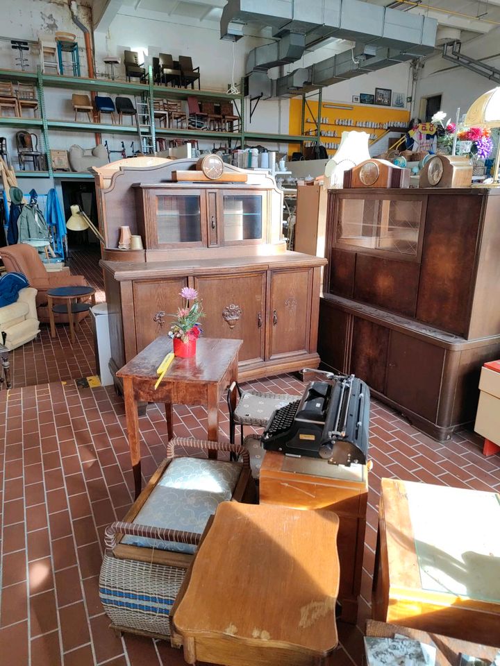 Antik Buffet Vertiko Anrichte Vitrine Bücher Schrank Kommode in Neubrandenburg