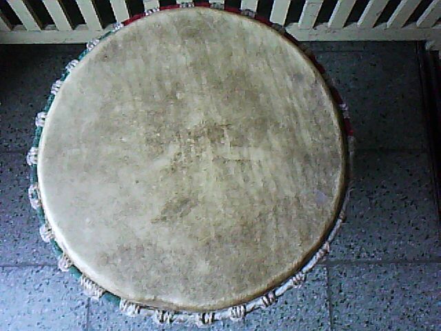 Djembe Trommel mit gutem Klang 60x33 cm in Berlin