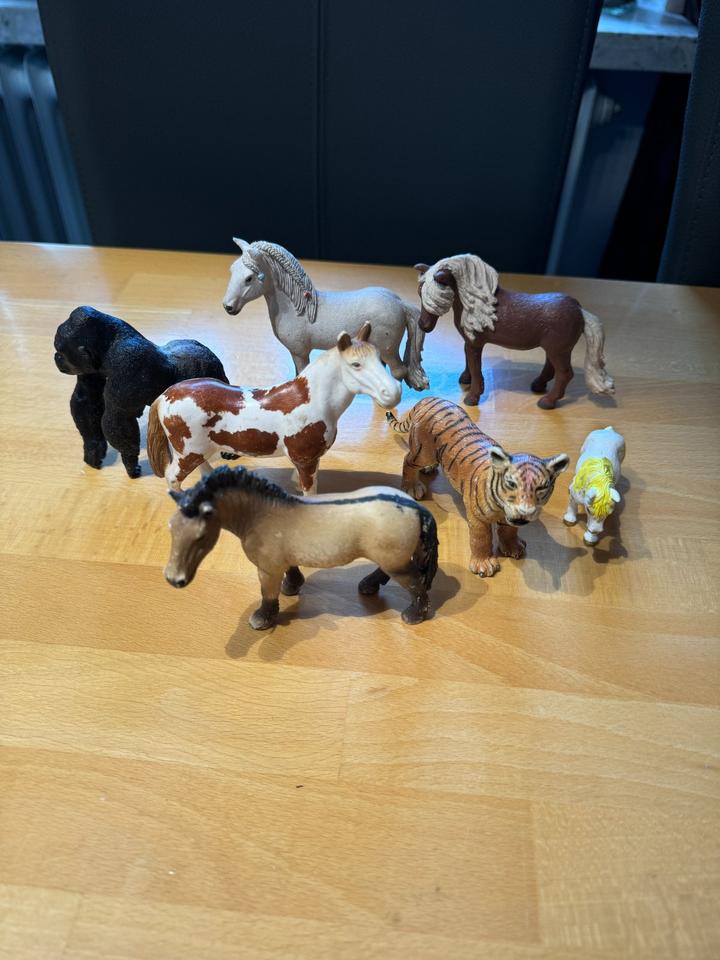 Schleich Pferde Katzen Eisbär Panda Hase Orca Urzeittier Ostern in Klein Offenseth-Sparrieshoop