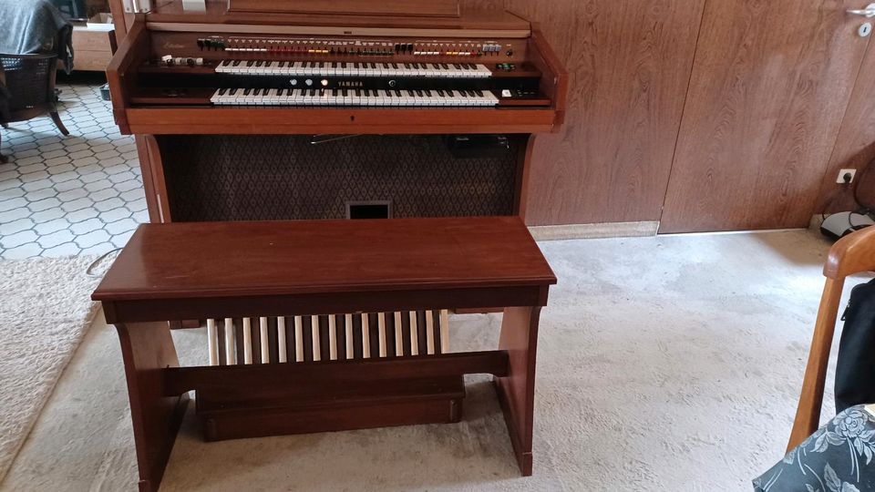 Elektronische Orgel Yamaha "Electone" 74 in Schlüchtern