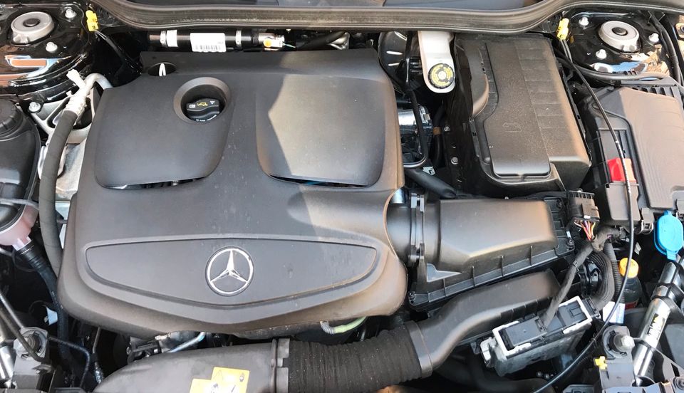 Mercedes Benz GLA 180  AHK, auto. einparken, 7G- Automatik in Nürnberg (Mittelfr)