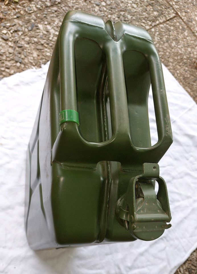 Reservekanister 20 Liter, ex Bundeswehr in Lauenbrück