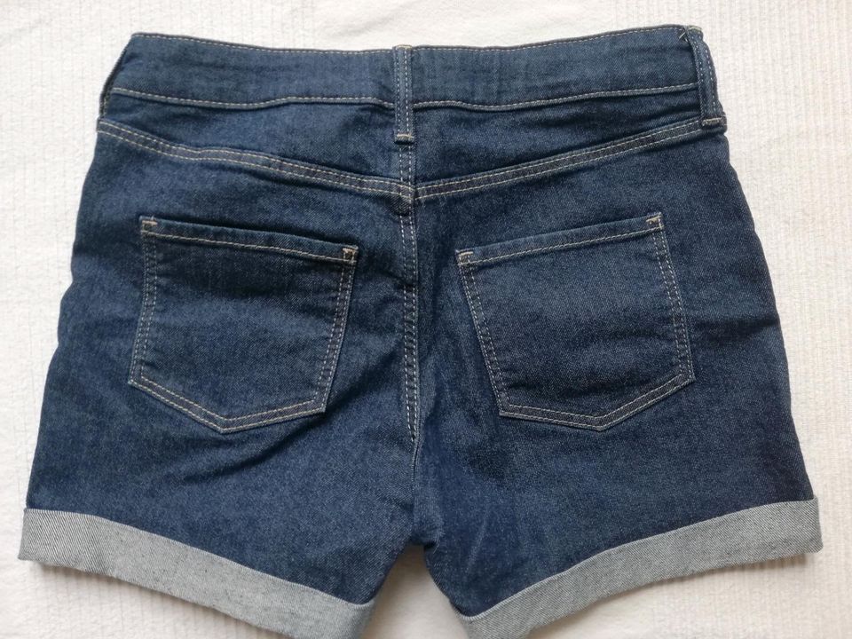 NEUWERTIG kurze Hosen Jeans Shorts h&m 134 & 152 in Dresden